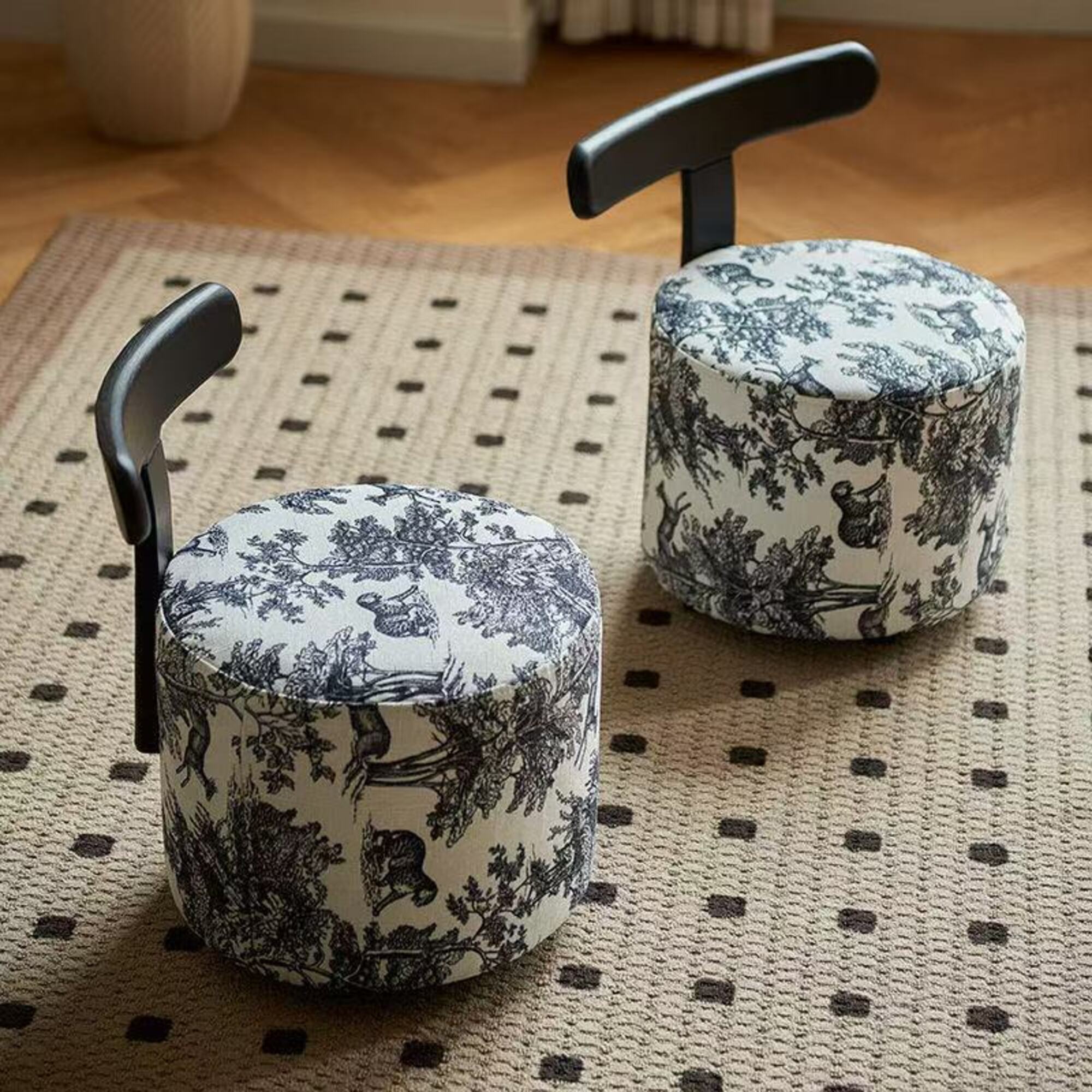 Modern Round Upholstered Vanity Stool with T-Shape Backrest, Vintage Animal Print Fabric, and 360° Swivel Caster Wheels – Black & White